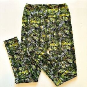 LuLaRoe Green Leaf Print Leggings O/S